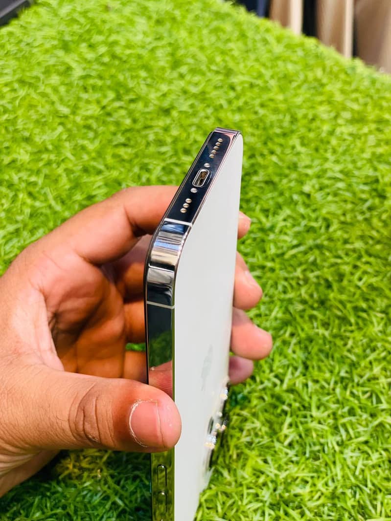 Apple iPhone 13 Pro 3