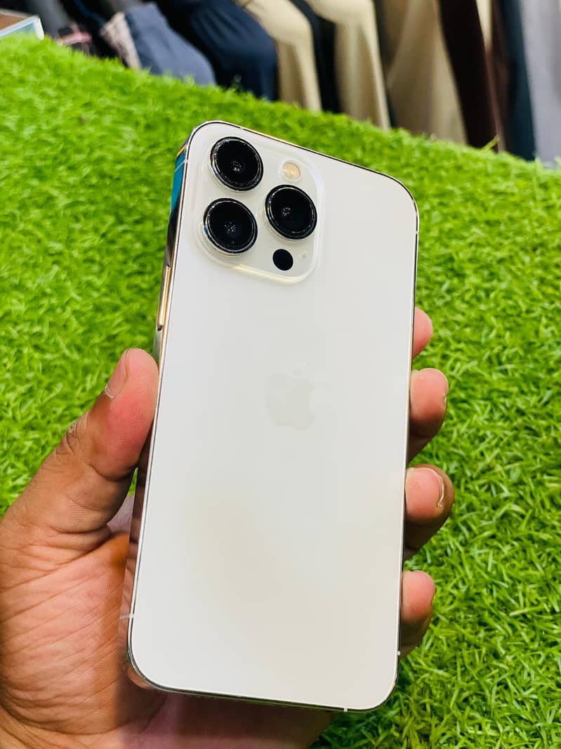 Apple iPhone 13 Pro 4