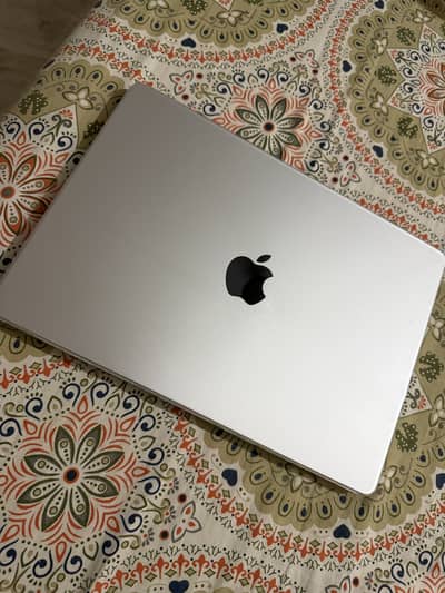 Apple MacBook Pro M5 14-inch – 24GB RAM / 1TB Storage | 1 Month Used
