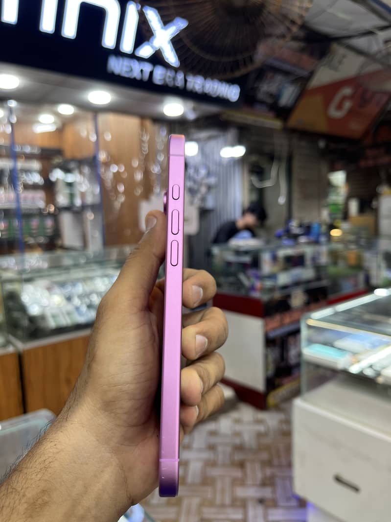 Apple iPhone 16 Plus 0