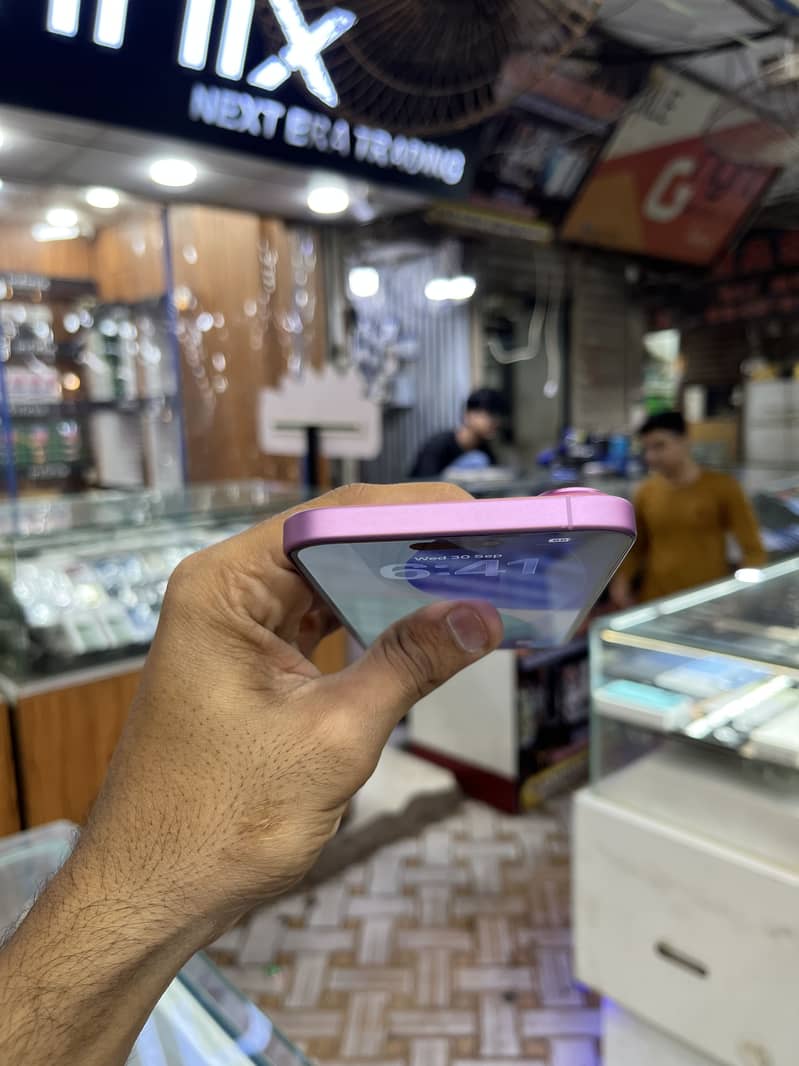 Apple iPhone 16 Plus 3