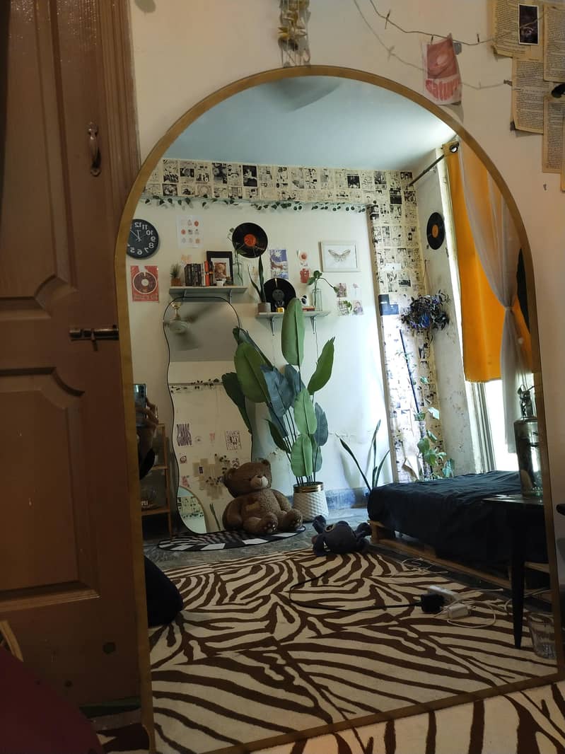 saloon mirror 0