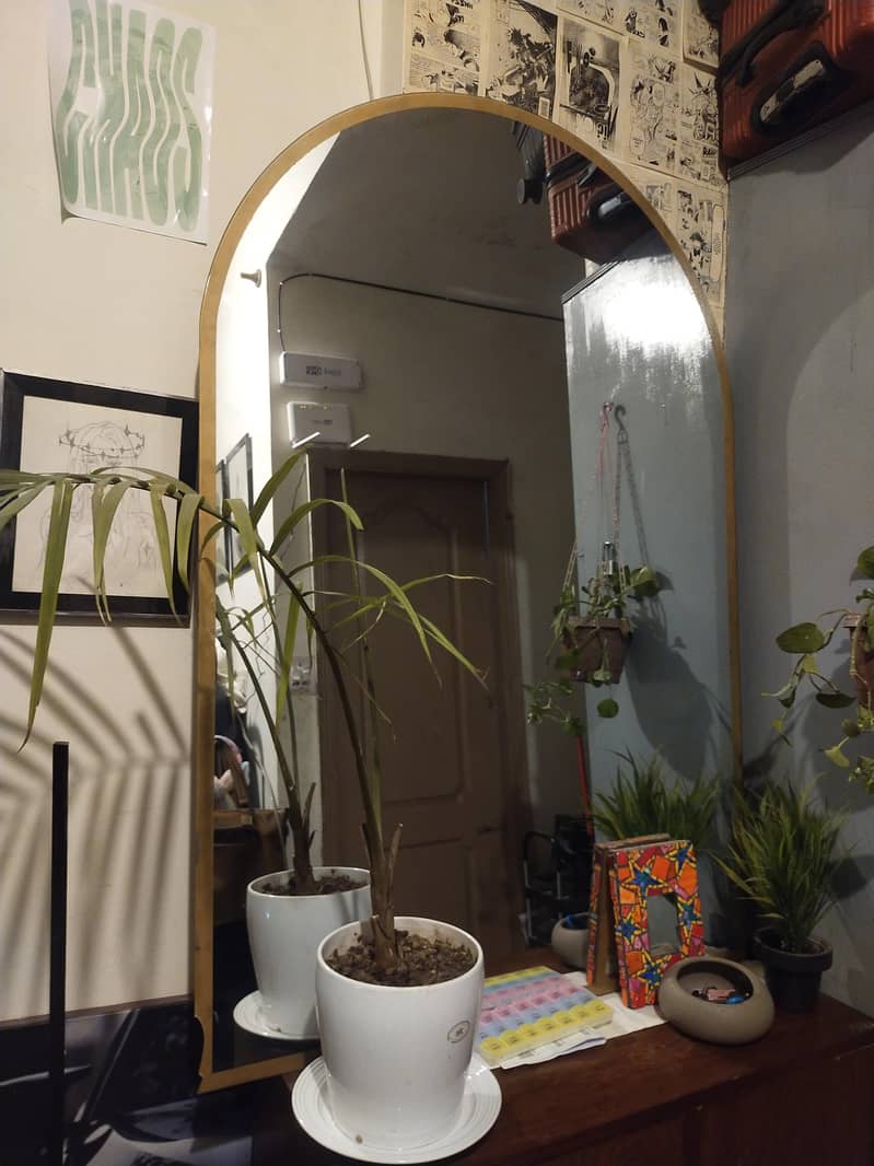 saloon mirror 1