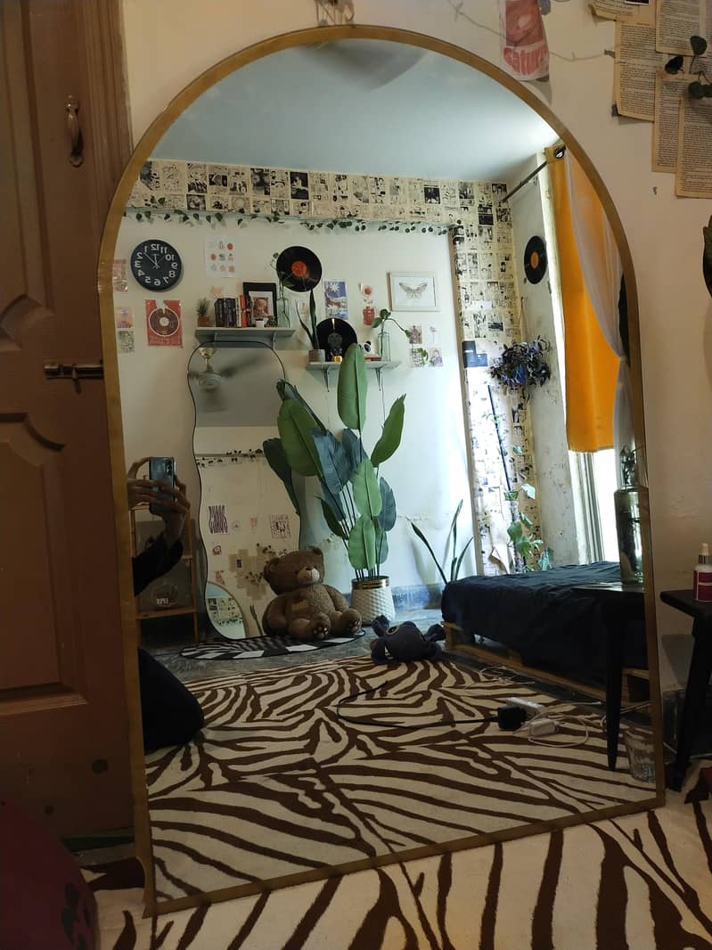 saloon mirror 2