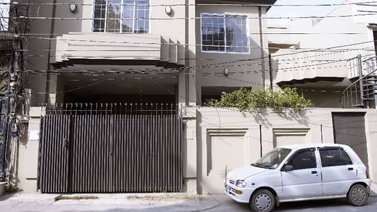 Prime Location House Of 10 Marla For Rent In Gulberg 3