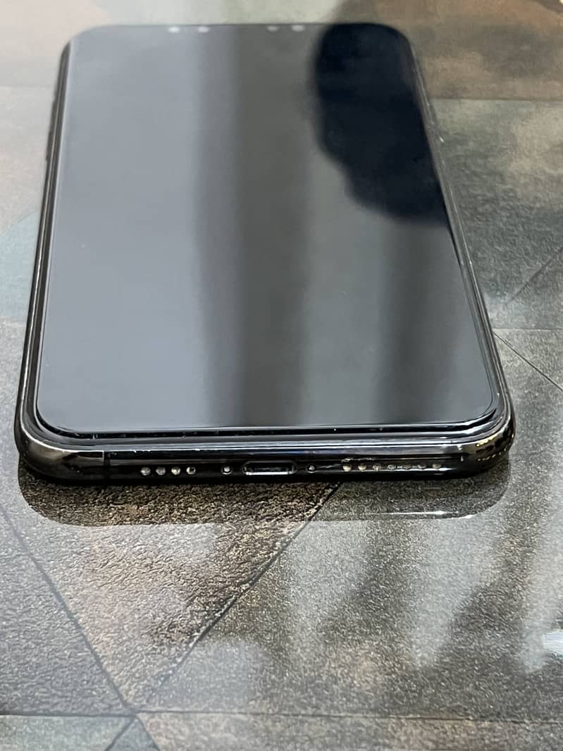iPhone 11 Pro Max 4