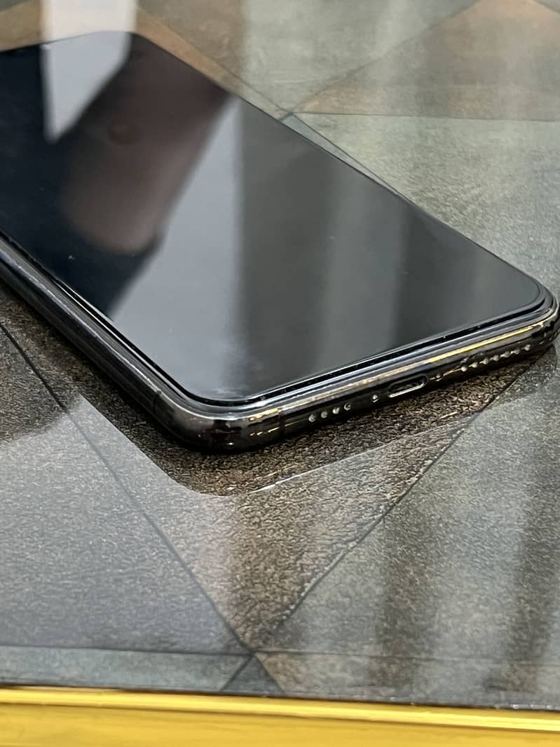 iPhone 11 Pro Max 6