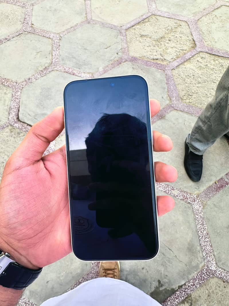 Apple iPhone 17 Pro Max 3