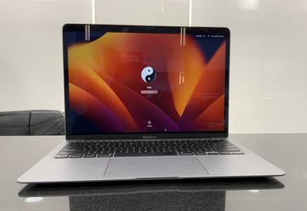 MacBook Air M1, 256 8 gb ram very good condition with origina
