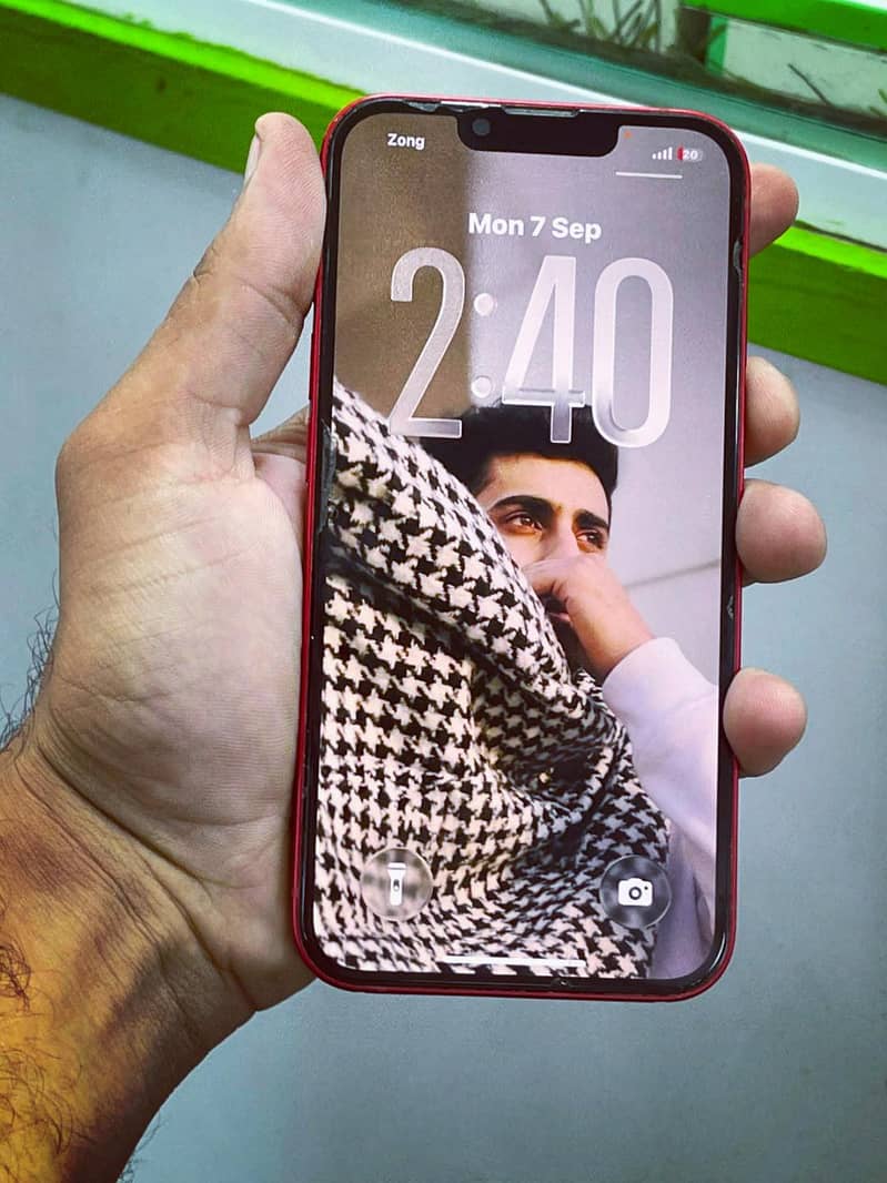 Apple iPhone 13 4