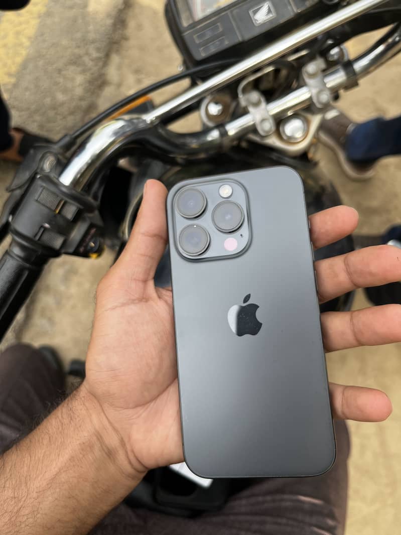Apple iPhone 15 Pro 0