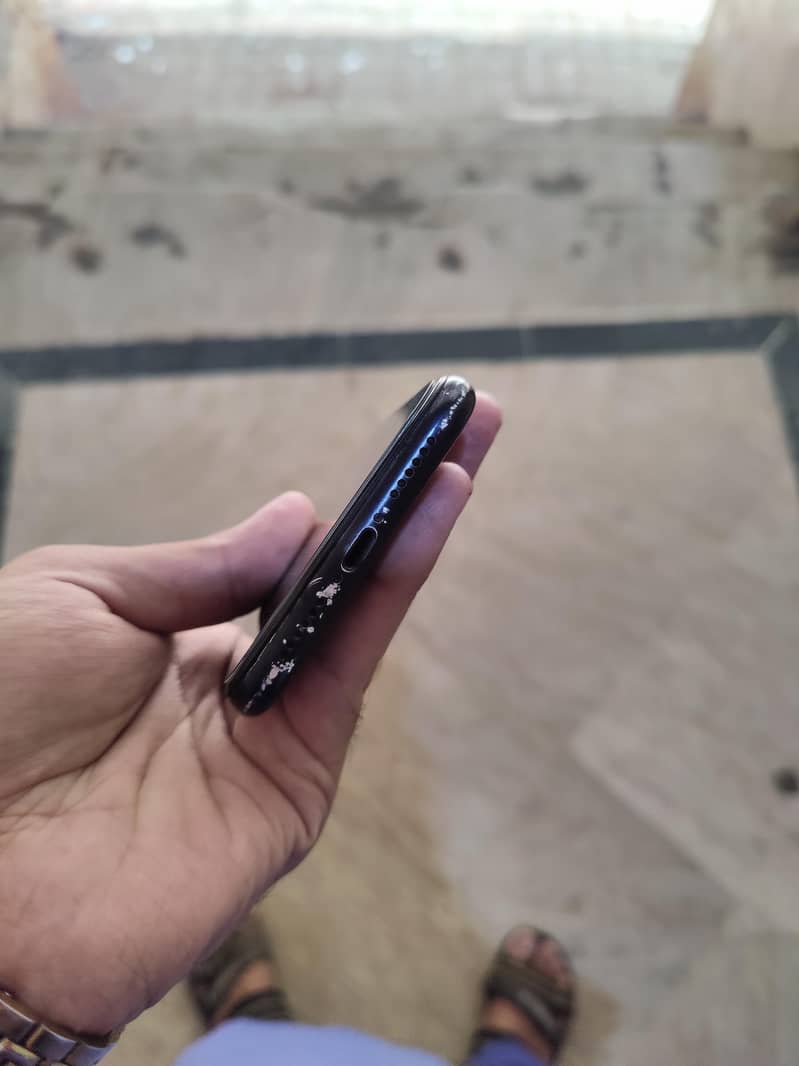 Apple iPhone XR 9