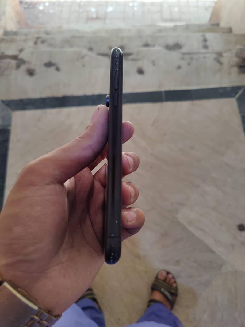 Apple iPhone XR 11