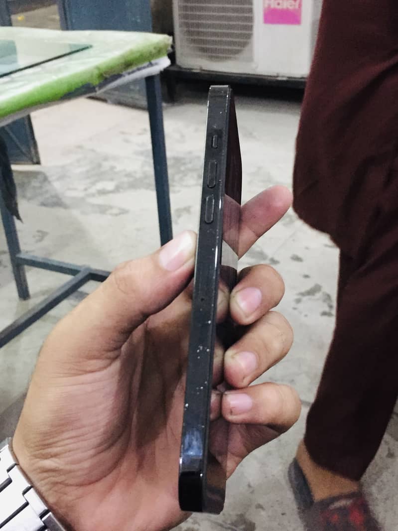 Apple iPhone 14 Pro Max 1