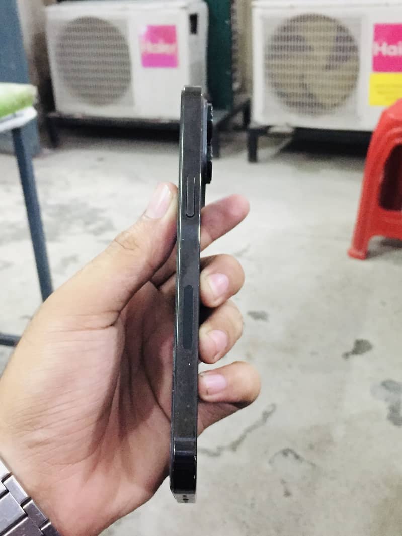 Apple iPhone 14 Pro Max 4