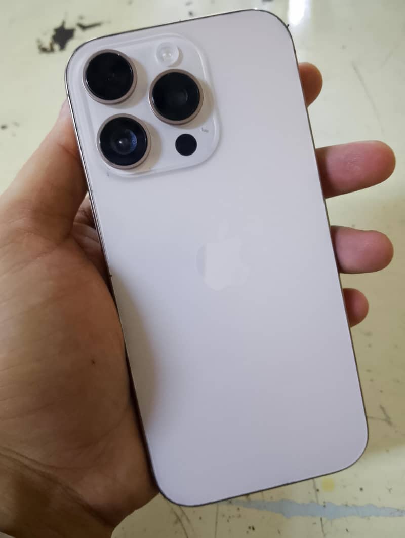Apple iPhone 16 Pro 0