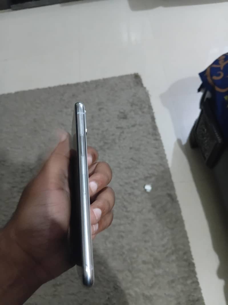 Apple iPhone X 3
