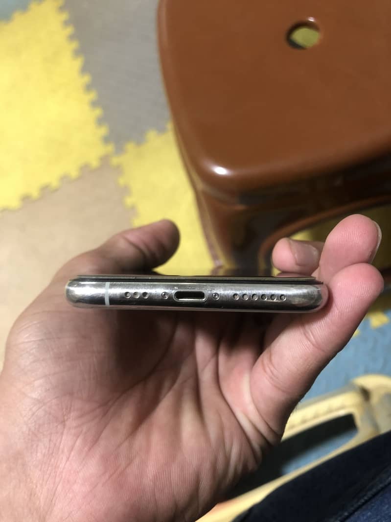 Apple iPhone 11 Pro 4