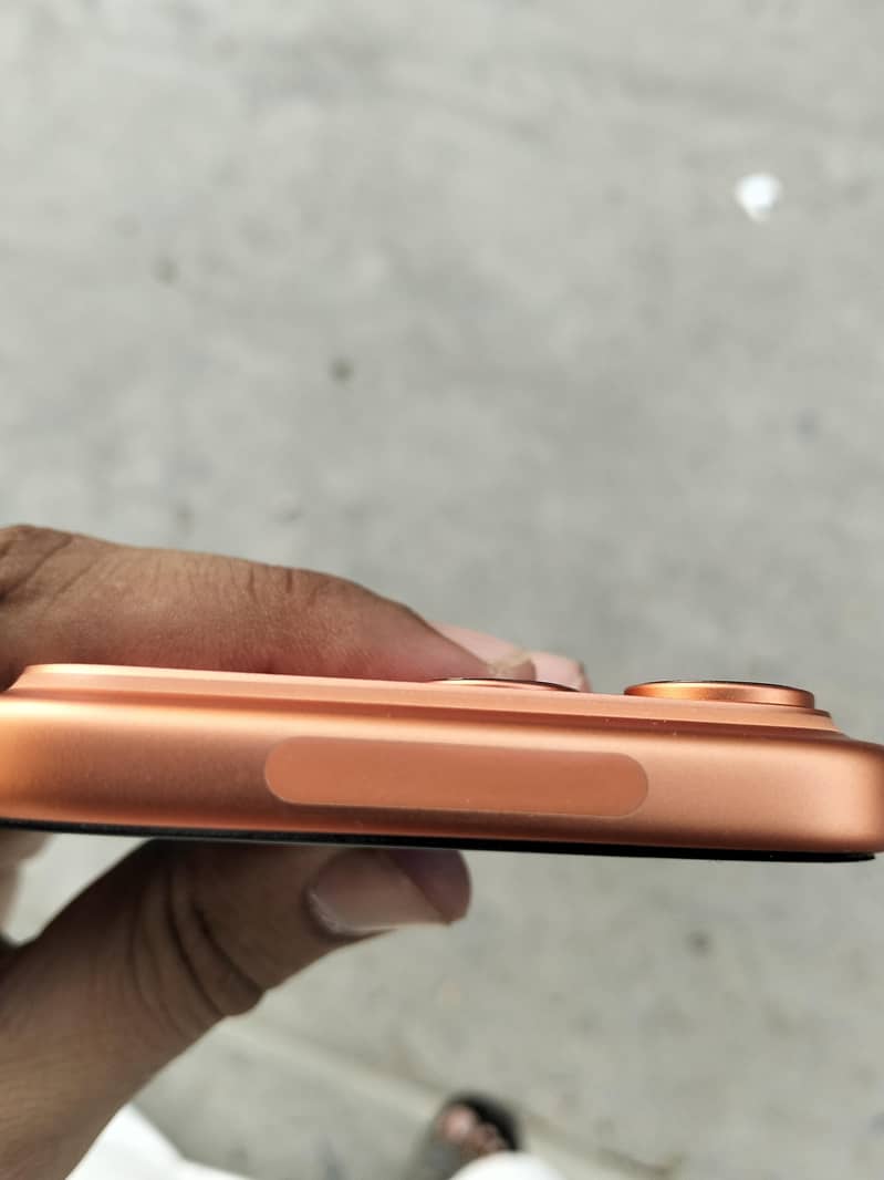 Apple iPhone 17 Pro Max 4