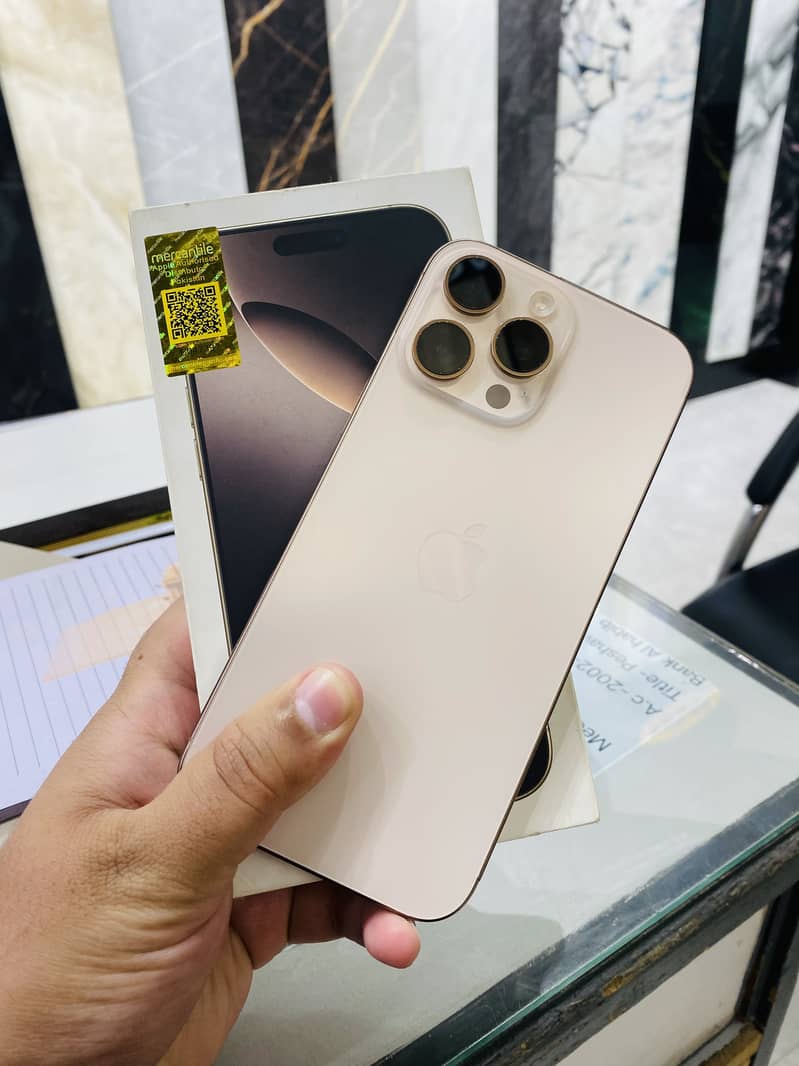 Apple iPhone 16 Pro Max 0