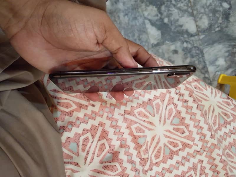 Apple iPhone XS Max 2