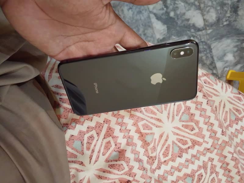 Apple iPhone XS Max 5