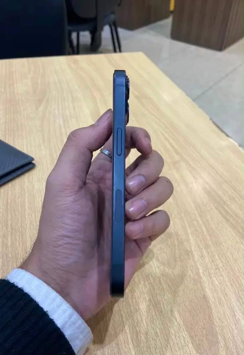 Apple iPhone 13 1