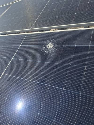 broken 2x ja 610w panels brand new 1 month old only