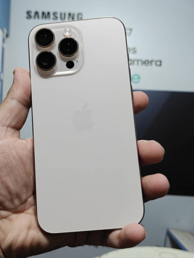 Apple iPhone 16 Pro Max 4