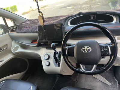 Toyota Sienta 2017