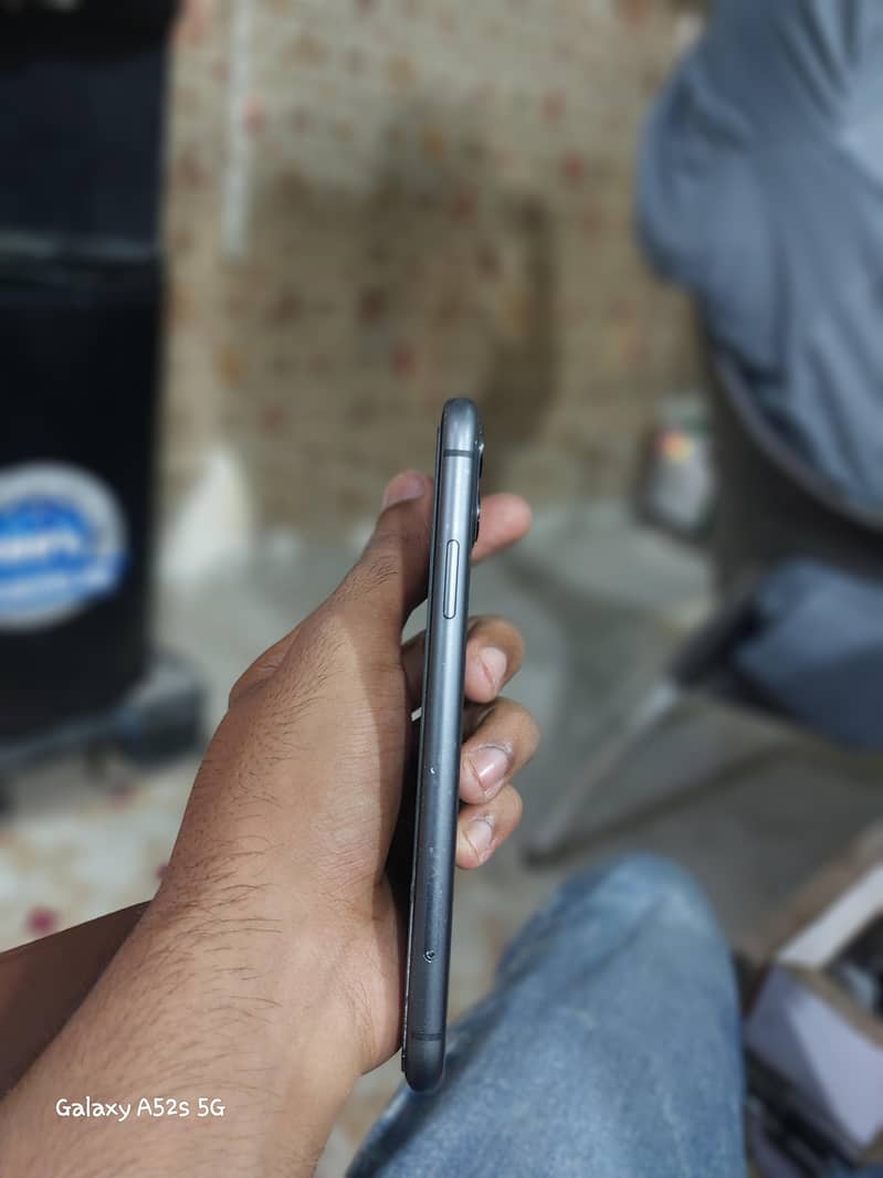 Apple iPhone 11 0