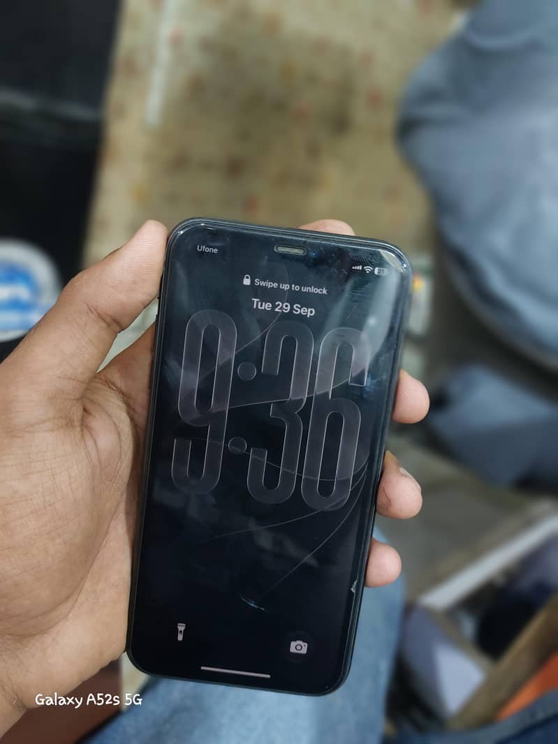 Apple iPhone 11 4
