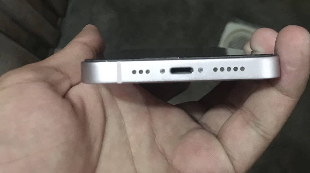 Apple iPhone 13 2