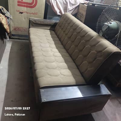 comebed sofa brown color