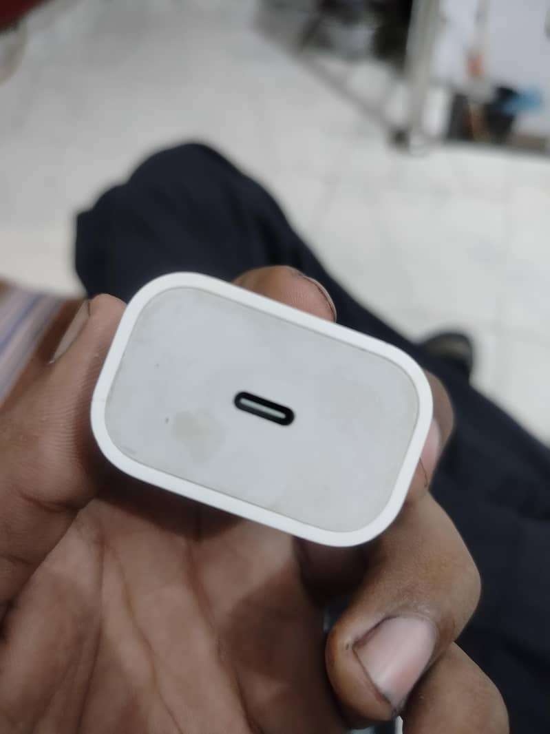 apple charger 0
