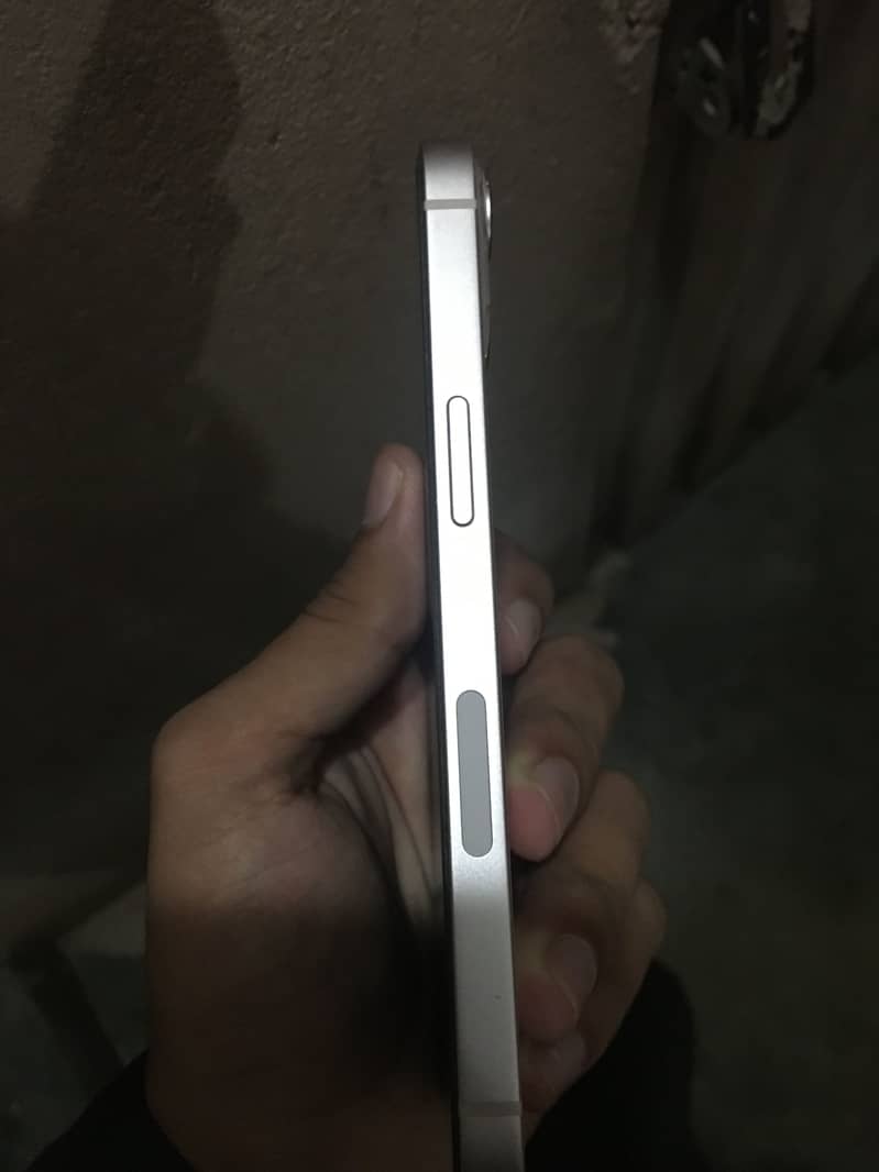 Apple iPhone 13 9