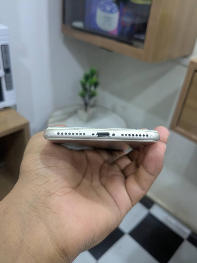 Apple iPhone 7 Plus 2