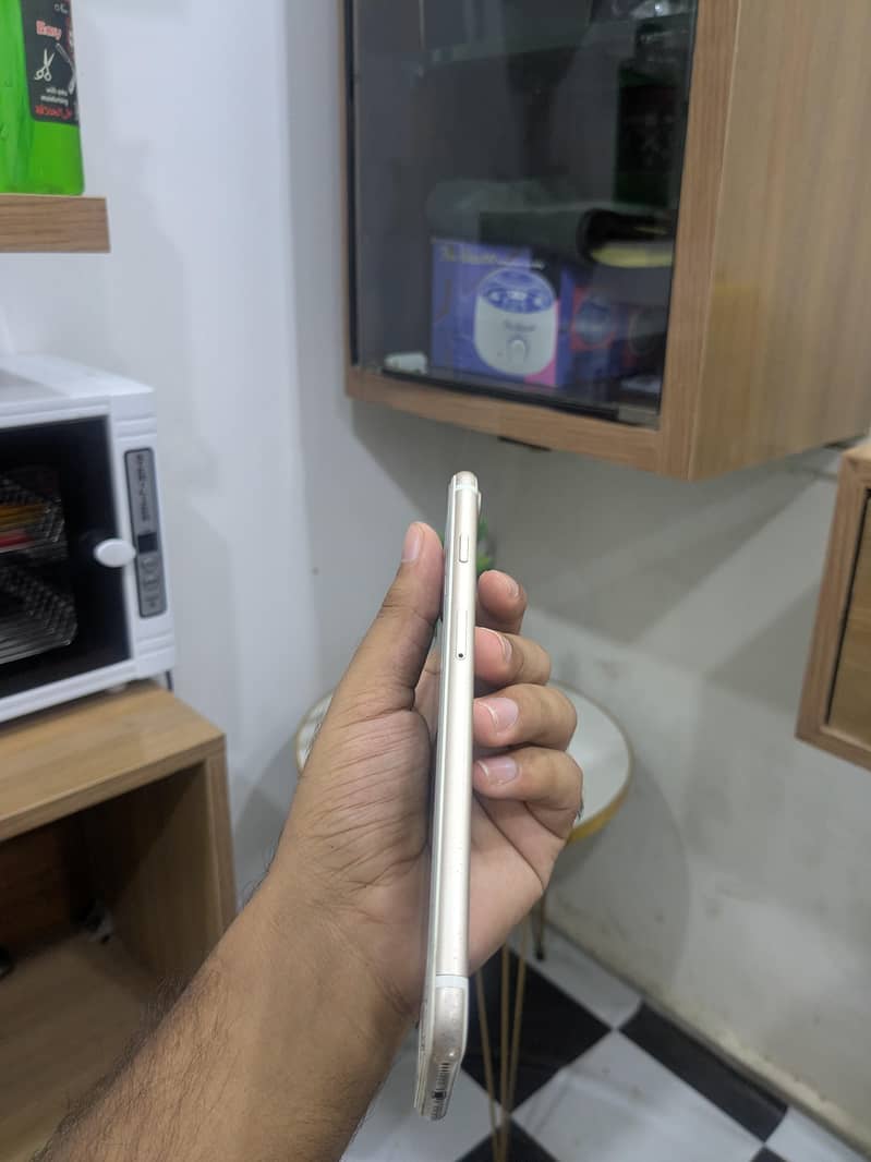 Apple iPhone 7 Plus 3