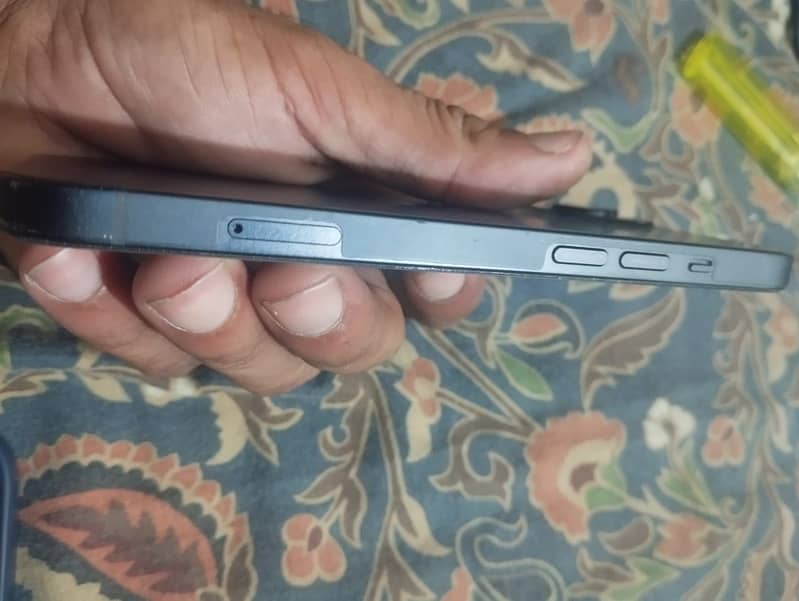 Apple iPhone 13 0