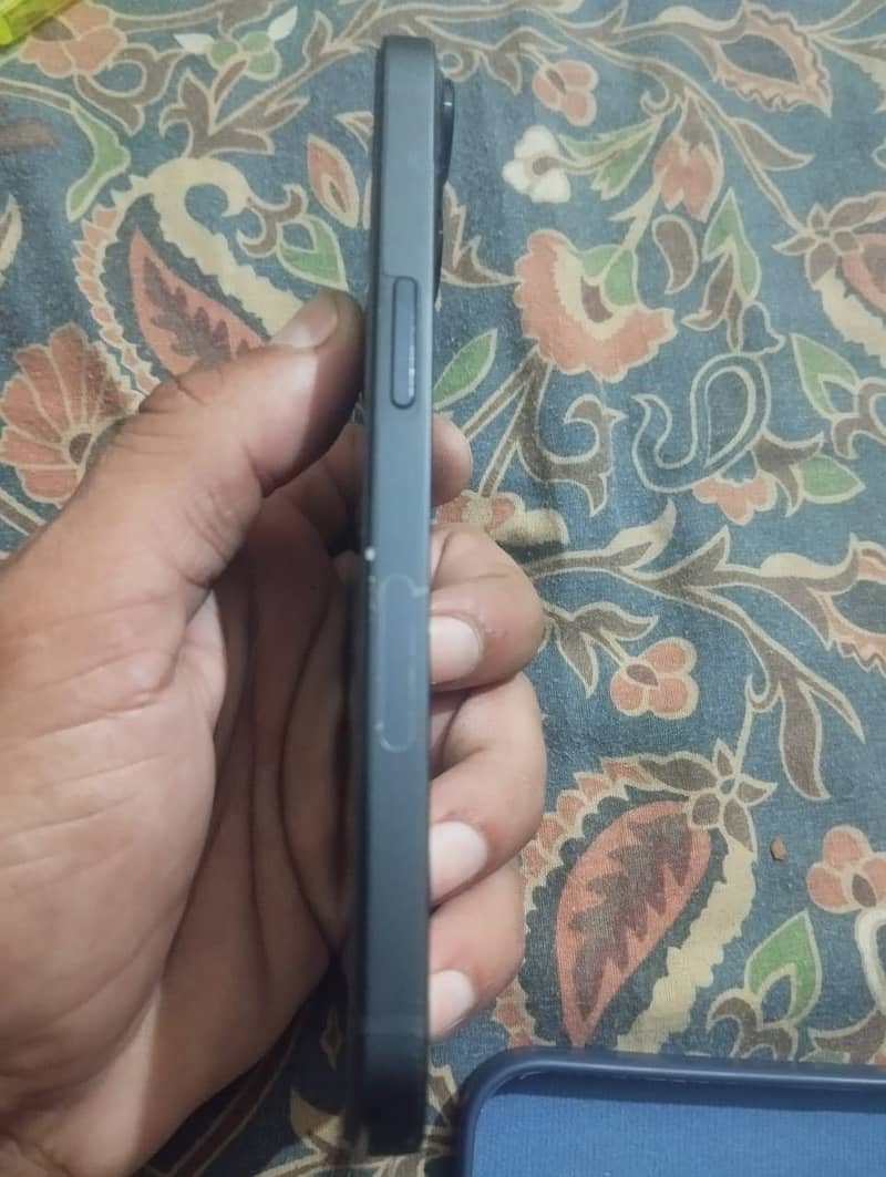 Apple iPhone 13 1