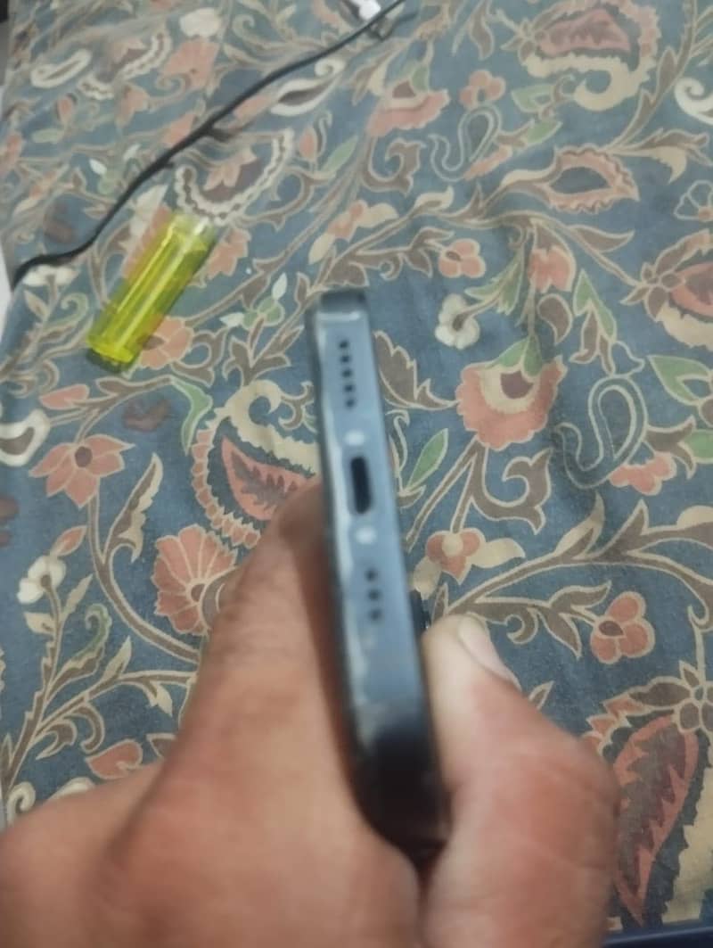 Apple iPhone 13 4