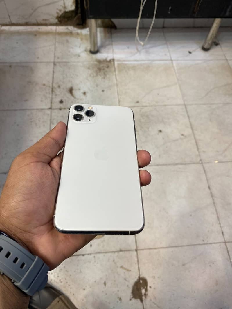 Apple iPhone 11 Pro Max 3