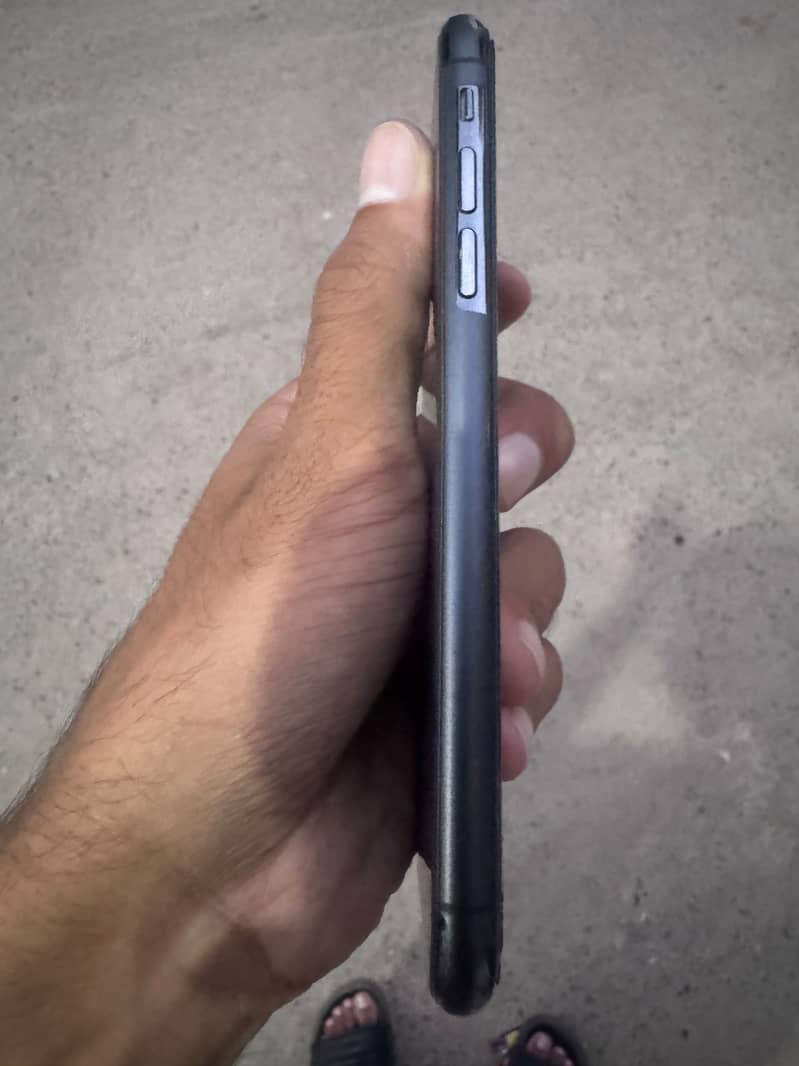 Apple iPhone XS 4