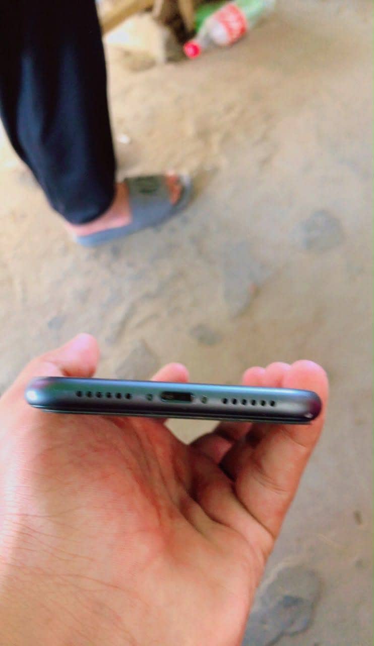 Apple iPhone 11 4