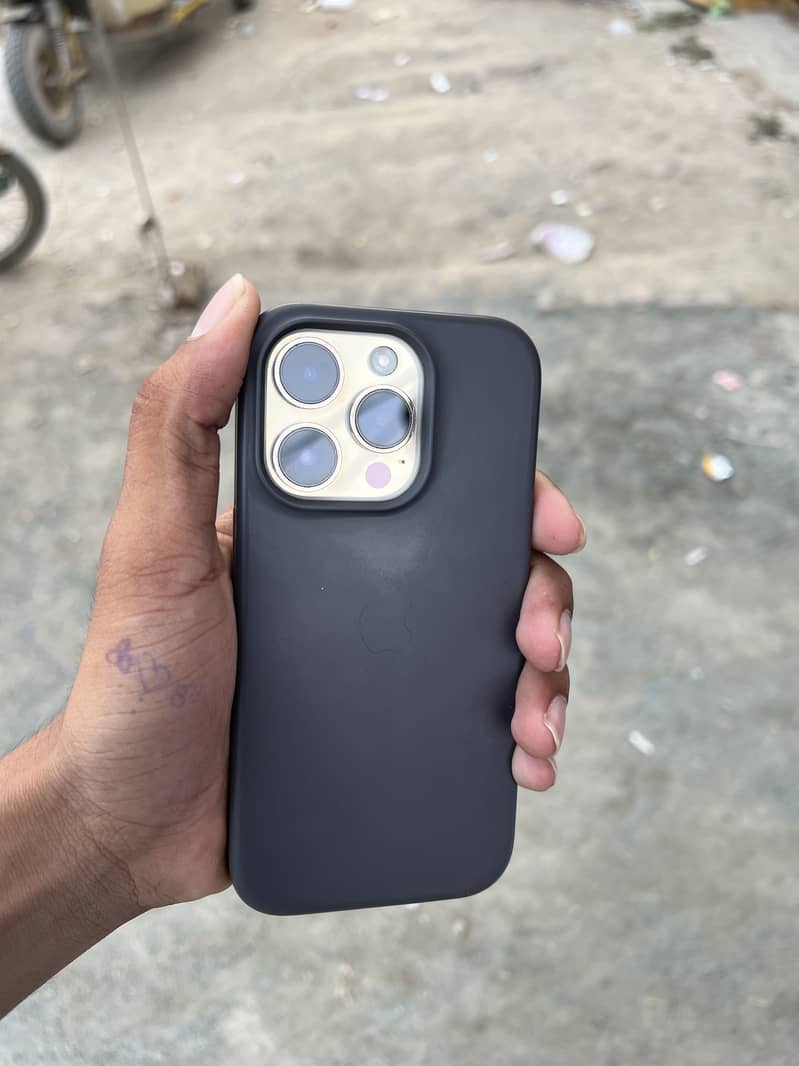 Apple iPhone 14 Pro 1
