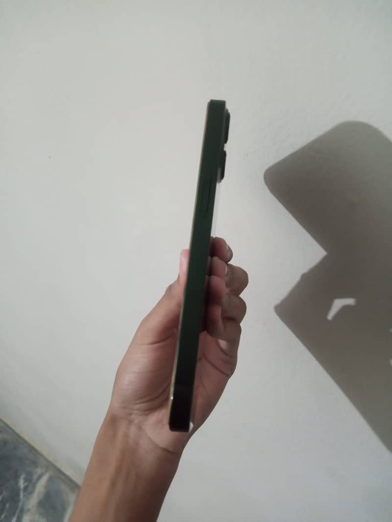Apple iPhone 13 0