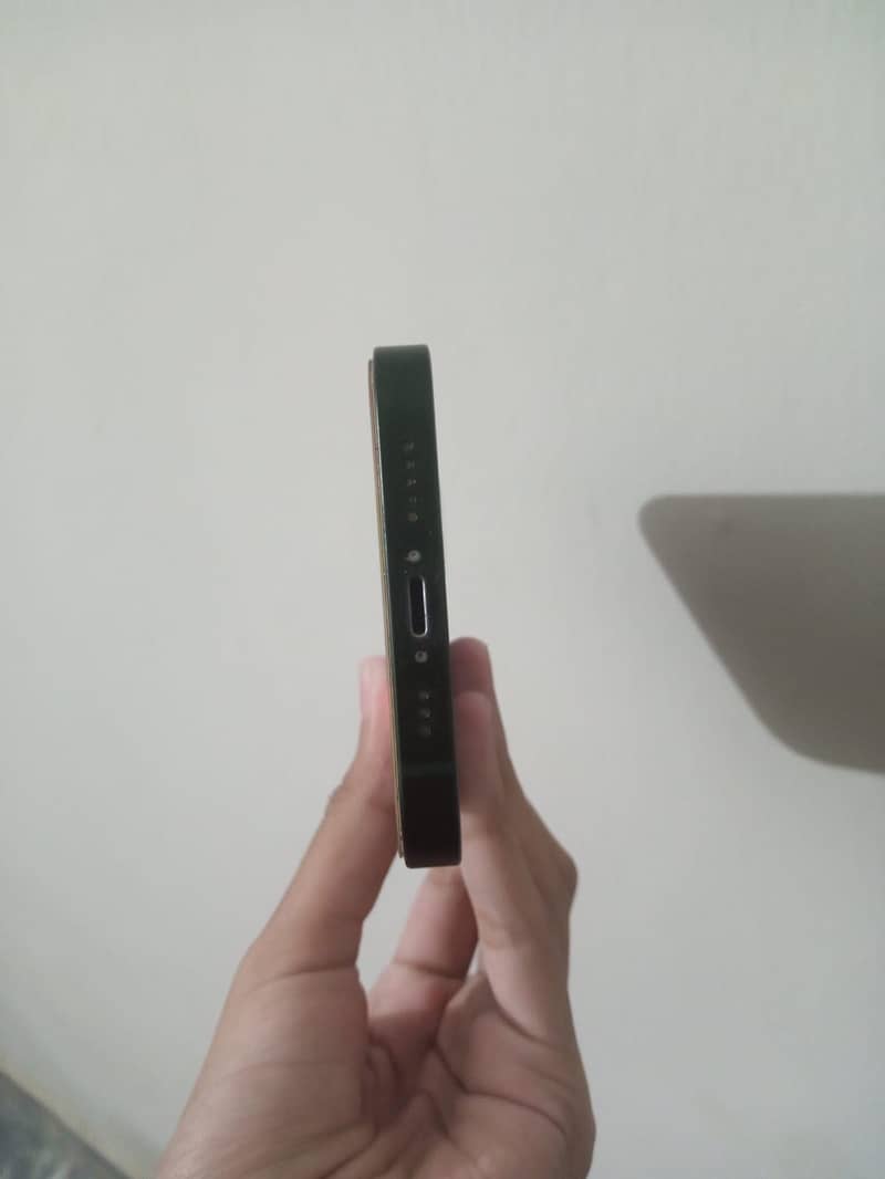 Apple iPhone 13 3