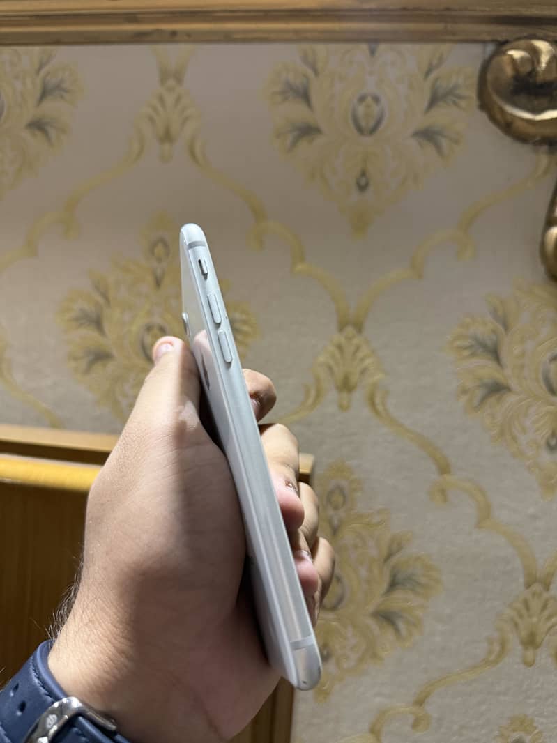 Apple iPhone 8 2