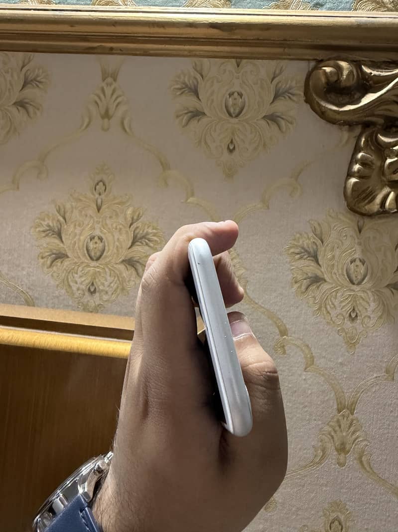 Apple iPhone 8 5