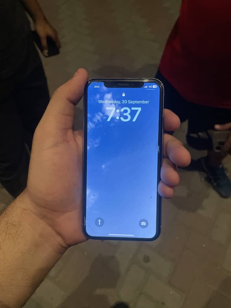 Apple iPhone X 4
